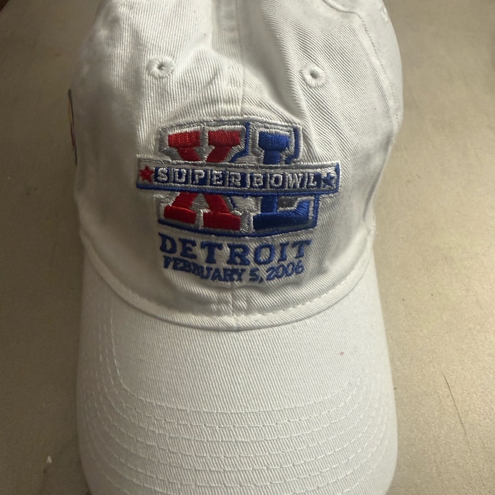 Reebok White Cap with Blue NFL Tag

Vintage hat Super Bowl XL 2005 Steelers